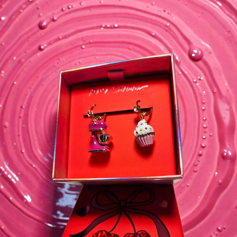 NEW Betsey Johnson Gold Tone Mixer & Cupcake Mismatch Drop Earrings Pink Color - Picture 7 of 7